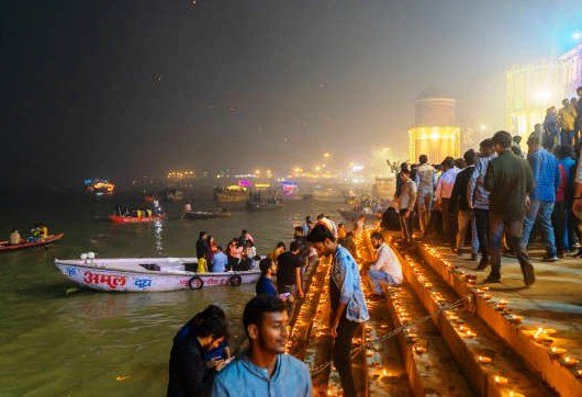 spectacle of lights and devotion along the Ganges