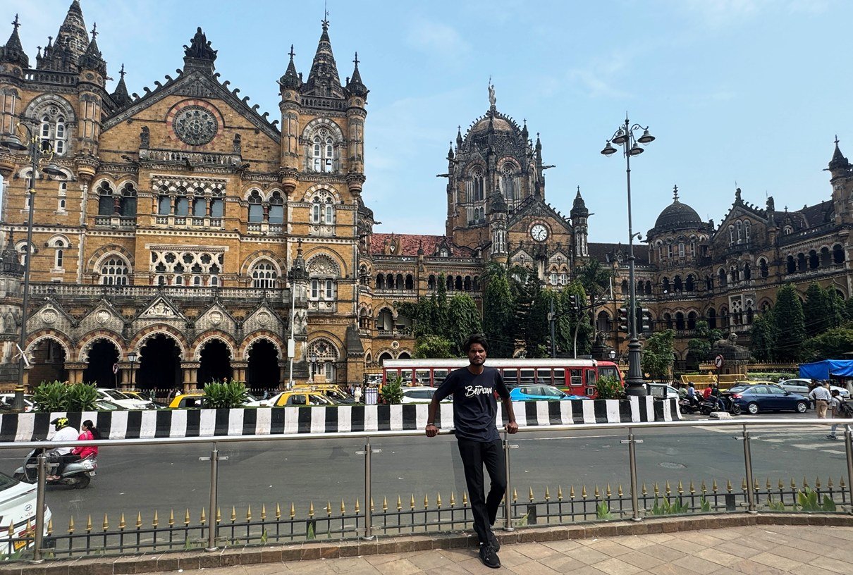 Mumbai train station
